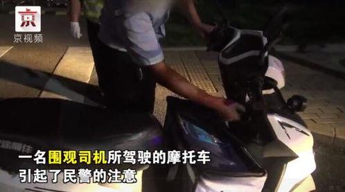 吃瓜群众黑衣小伙视频在线观看,揭秘网络热传事件幕后真相